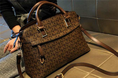 依美十元箱包与文具用品零售 便捷与品质的完美融合