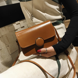 复古风潮，匠心制造 2018新款圆扣小方包的全方位解读