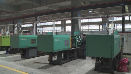 以“箱”为媒 蓝山县皮具箱包特色小镇驶入高质量发展“快车道”